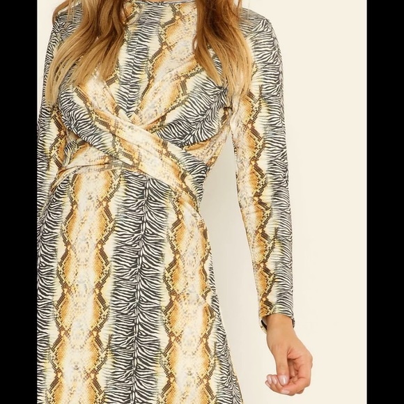 👗Boohoo mixed animal print front knot skater dress 👗 - Picture 2 of 6